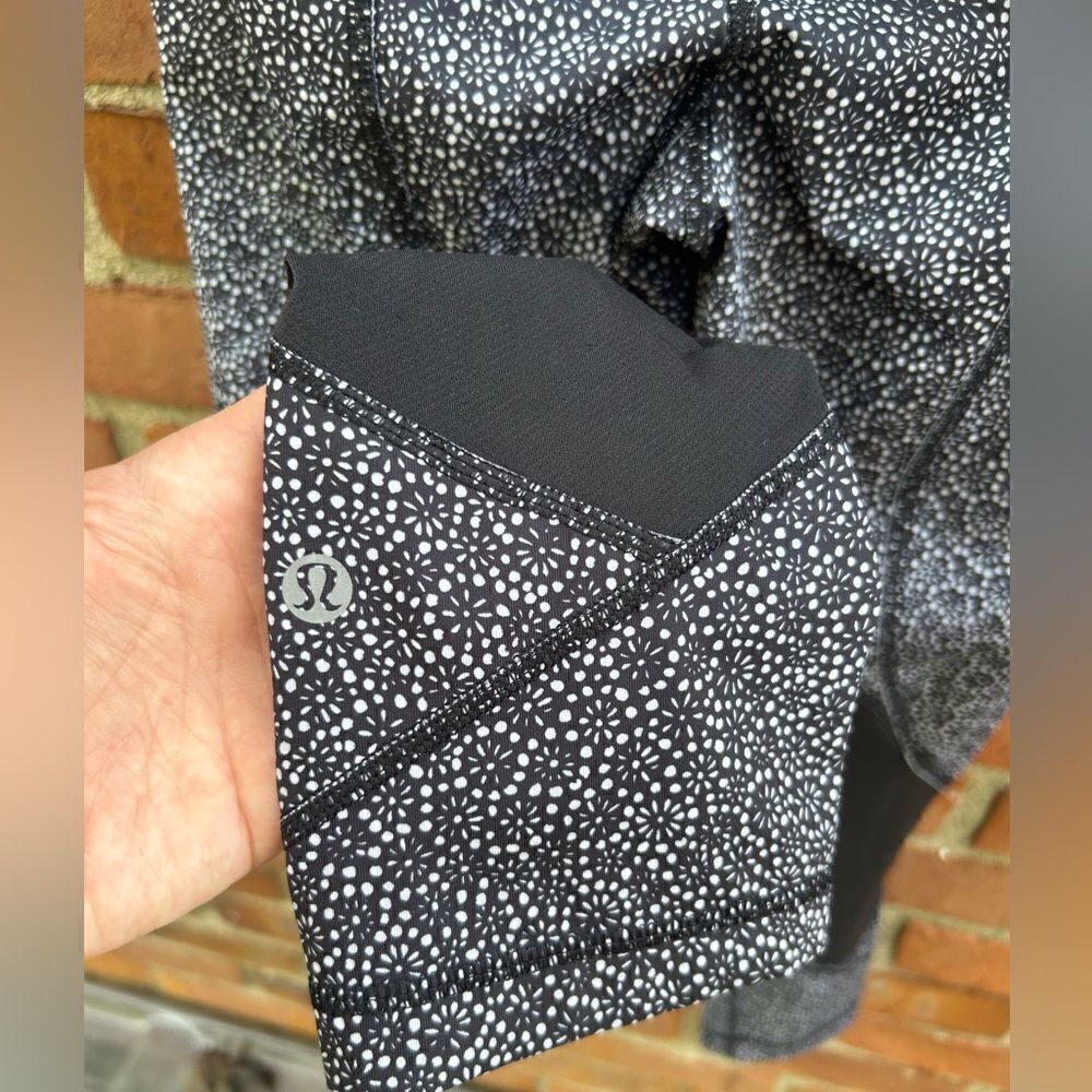 Lululemon Pace Rival Crop Legging in Freckle Flower Black White - Picture 3 of 10
